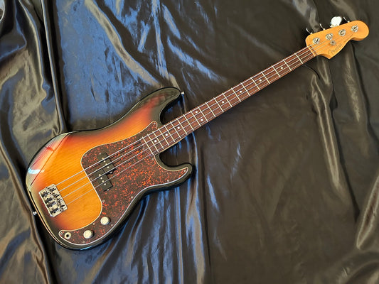 【中古】フェンダーUSA Fender American Standard Precision Bass  1999年製