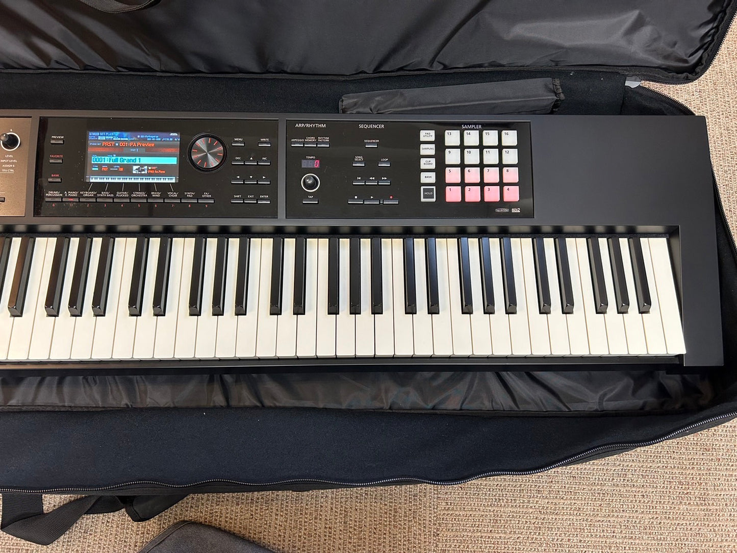【中古】 ROLAND ローランド FA-08  88鍵キーボードシンセサイザー