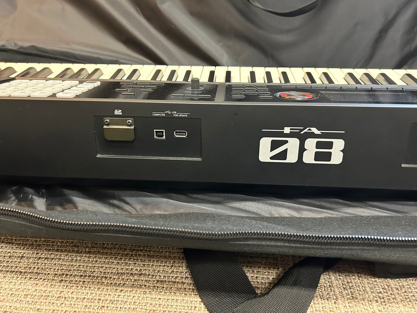 【中古】 ROLAND ローランド FA-08  88鍵キーボードシンセサイザー